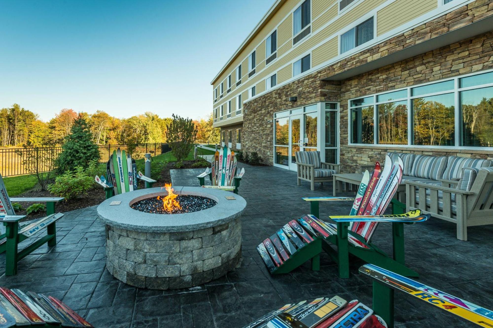 Fairfield Inn & Suites By Marriott Plymouth White Mountains Exterior foto